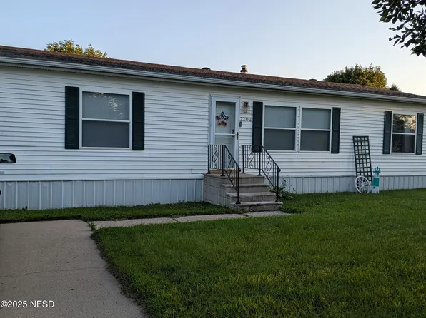 2202 10th Ave SW, Watertown, SD 57201