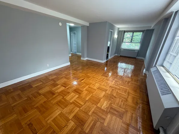 (undisclosed Address), Fresh Meadows, NY 11365