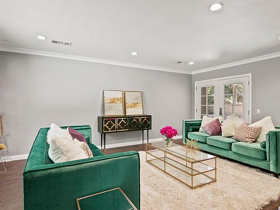 3rd image of 915 Larkstone Ln