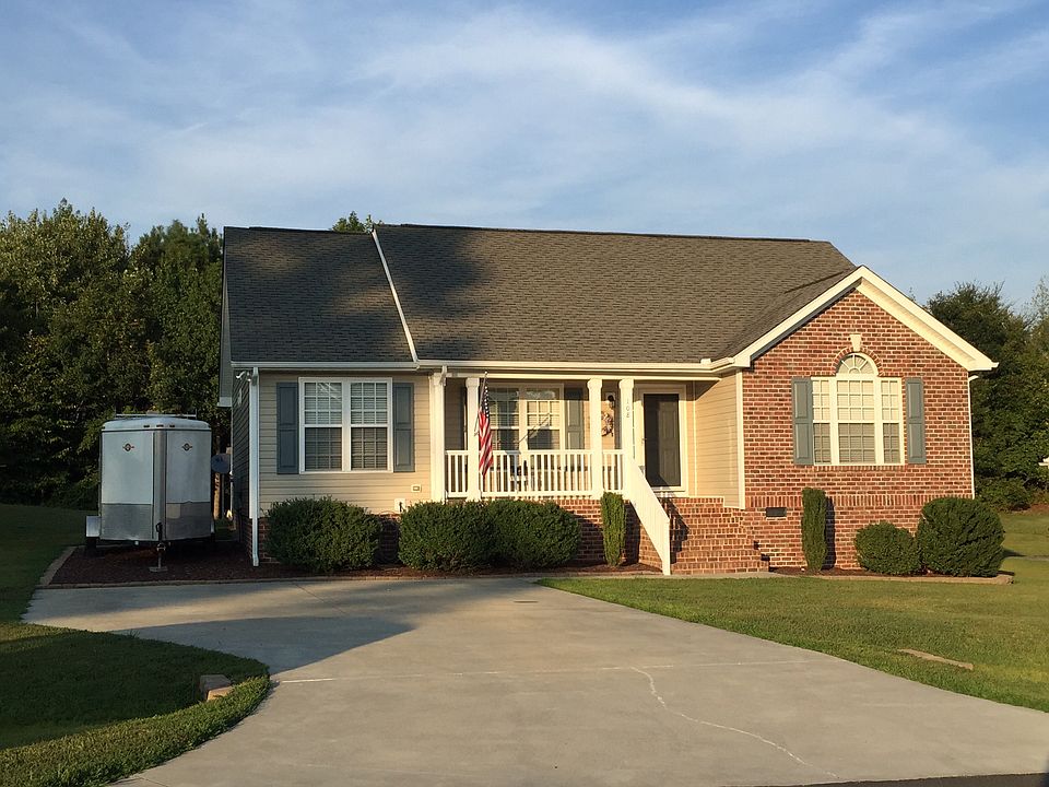 1st image of 108 Carriage Hill Dr