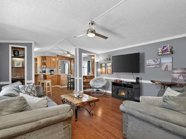 6220 17th Ave SE #110, Calgary, AB T2A 7H4