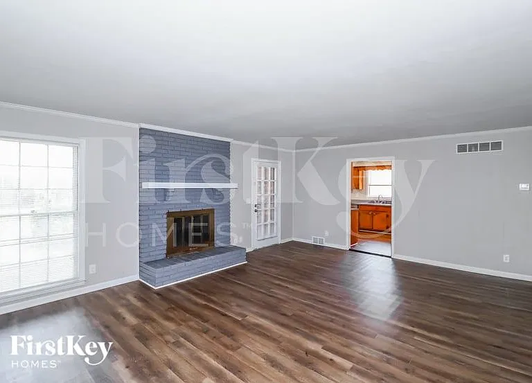 5130 Kingswood Cir — Photo 3