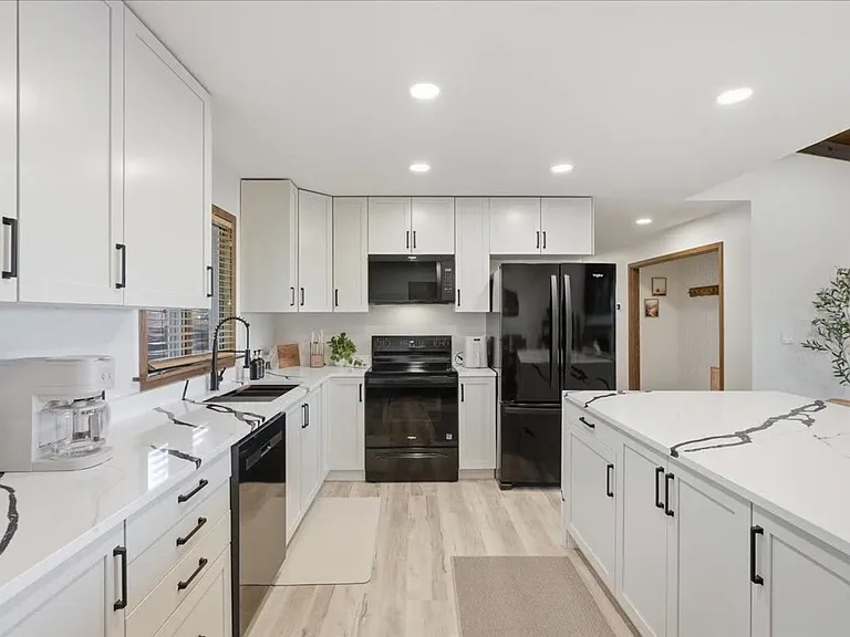 767 Mallalieu Dr — Photo 3
