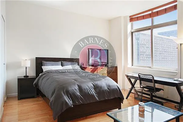 Sold by Warburg | media 10