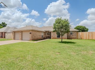 1415 Parliament St, Burkburnett, TX 76354