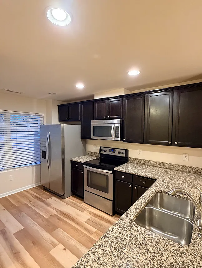 3 bed, 3.5 bath, 1588 sqft, $1,795 — Photo 4