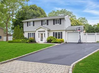 9 Malibu Ln, Centereach, NY 11720