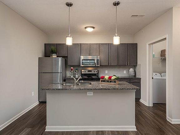 4th image of 521 Kamilah Ln