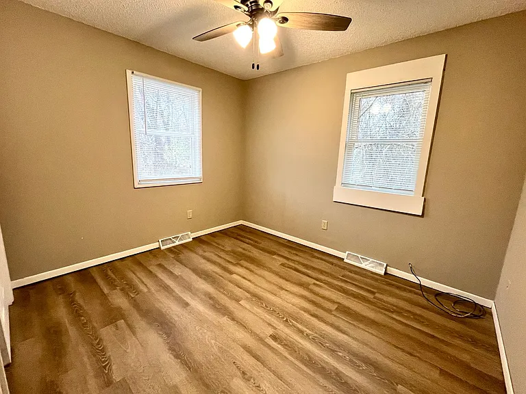 1467 Valley View — Photo 6