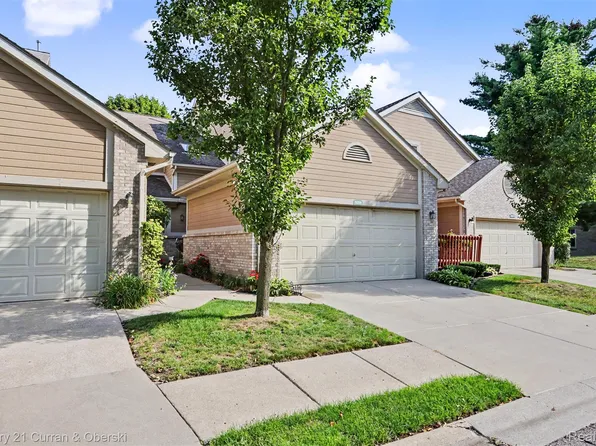 9398 Westwind Dr #49, Livonia, MI 48150