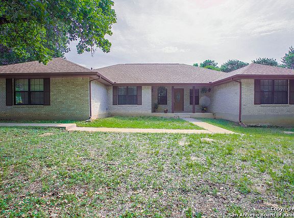 2nd image of 365 Whispering Oaks Dr