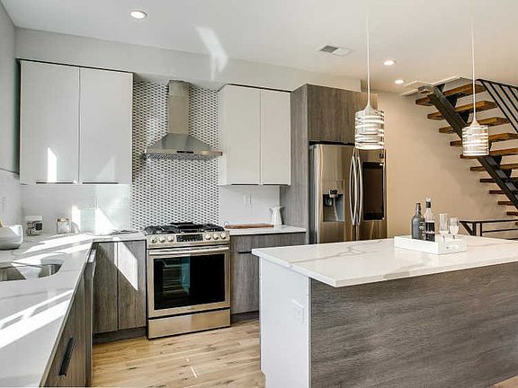 3rd image of 2052 E Susquehanna Ave