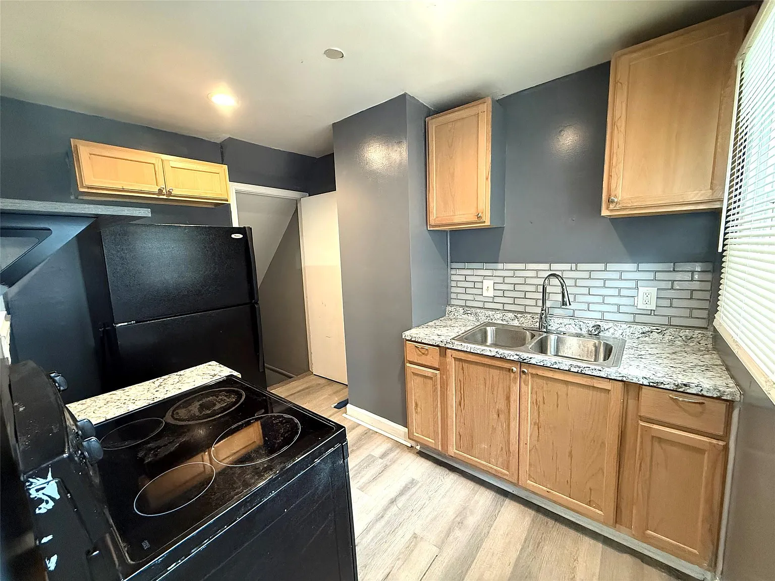 2 bed, 1.0 bath, 900 sqft, $1,100 — Photo 4