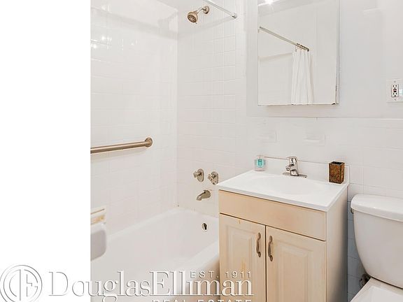 5th image of 3 Sheridan Sq APT 3H