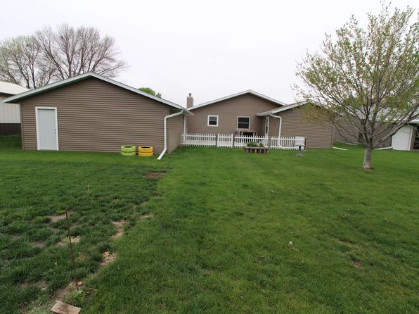 1014 Brown St, Holdrege, NE 68949