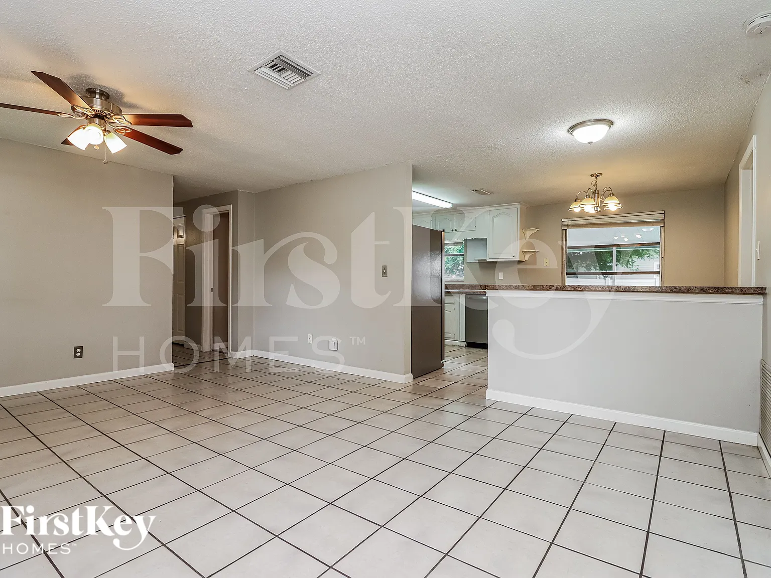 3 bed, 2.0 bath, 1704 sqft, $2,460 — Photo 3