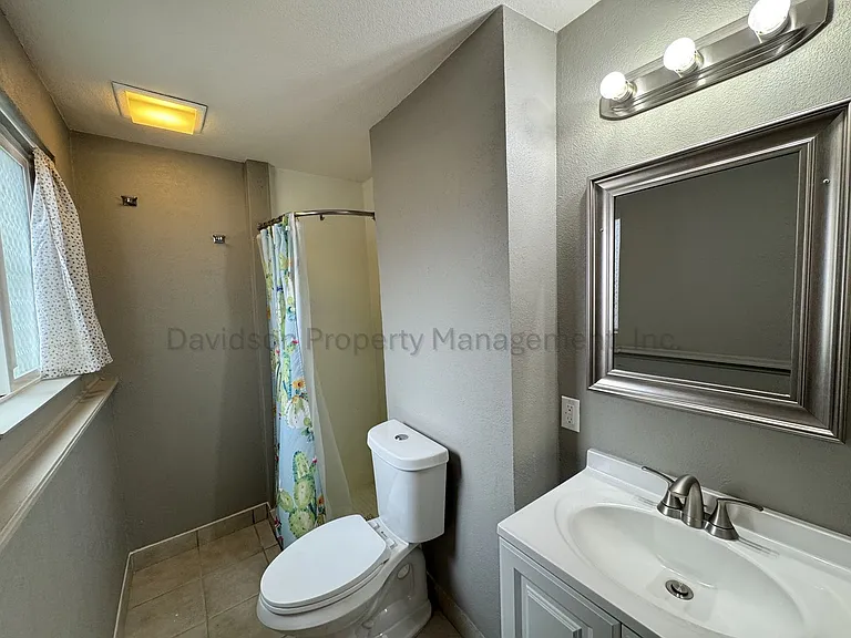 4470 Monica Dr — Photo 15