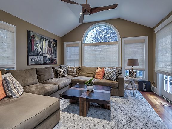 5th image of 10 Wildwood Ln