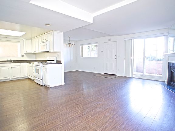 4th image of 1605 Stoner Ave #802420