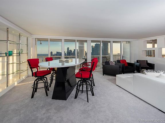 2nd image of 1717 N Bayshore Dr #Penthouse 4055