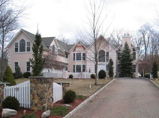 12 Butternut Ter, Kinnelon, NJ 07405