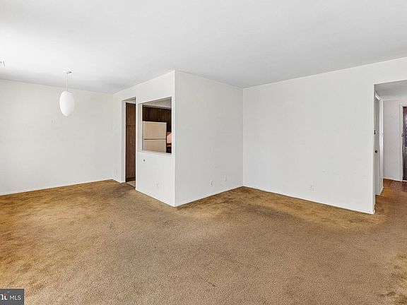 5th image of 115 E Kings Hwy Unit 354