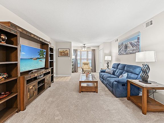 5th image of 404 75th Ave N #D