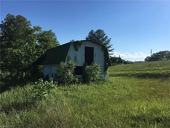 4th image of 22 Oakcrest Dr