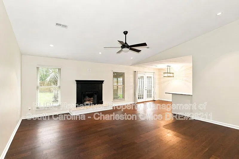 4 bed, 2.0 bath, 1700 sqft, $3,649 — Photo 4