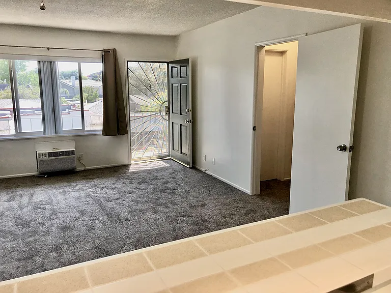 E Chevy Chase Dr — Photo 34