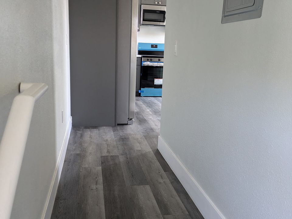 Hallway leading to Kitchen