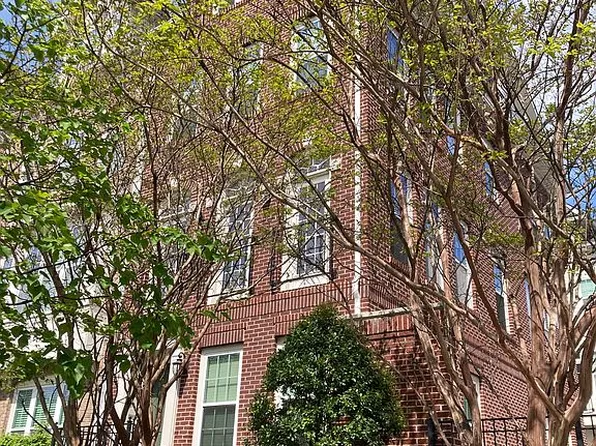 805 N Woodrow St, Arlington, VA 22203