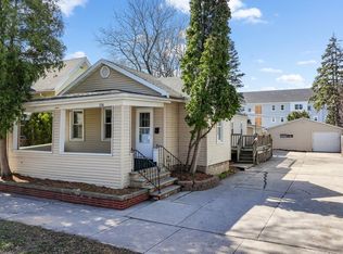 1156 Cherry St, Green Bay, WI 54301