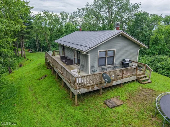 6413 Dague Rd SE, Uhrichsville, OH 44683