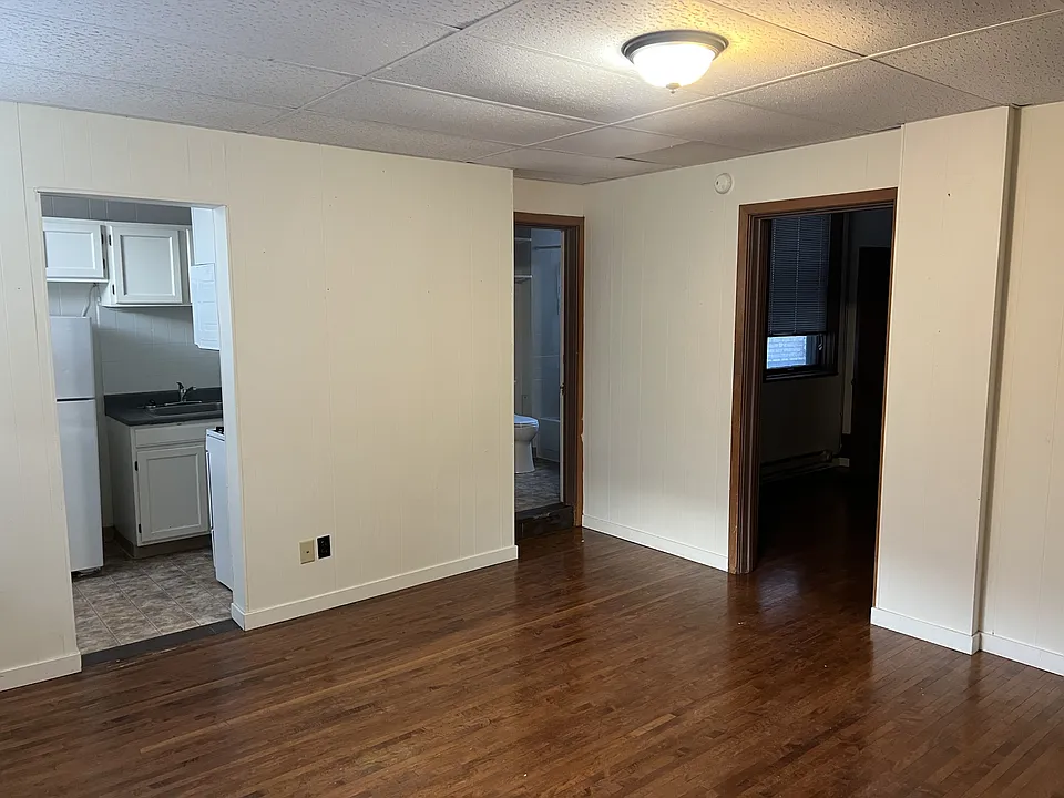 406 N Broadway Dr