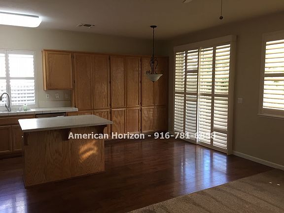 3rd image of 932 Mallard Ct