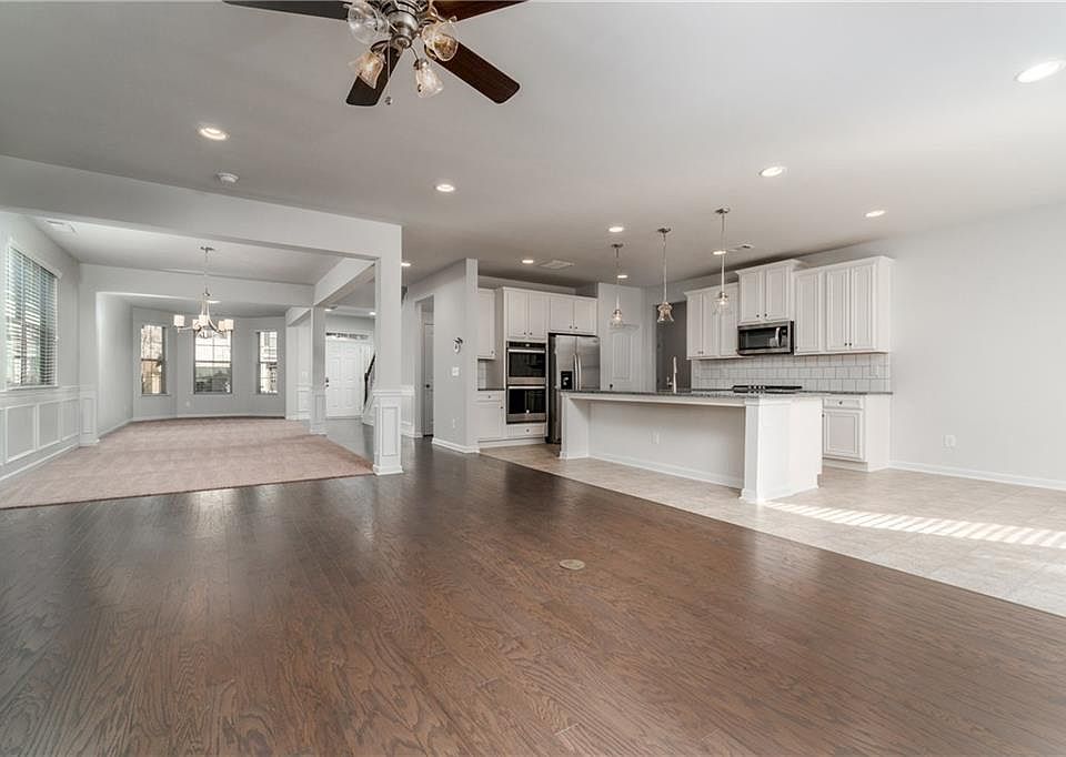 1st image of 355 Hillgrove Dr