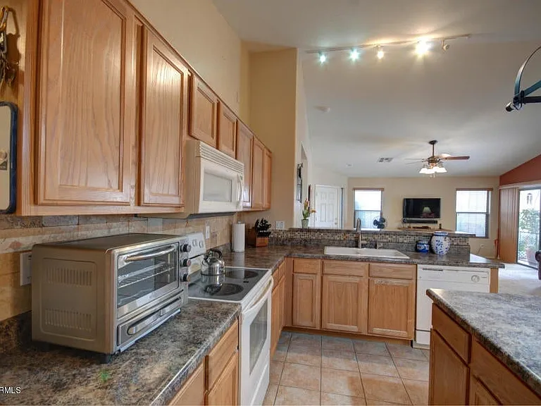 46149 W Guilder Ave — Photo 6