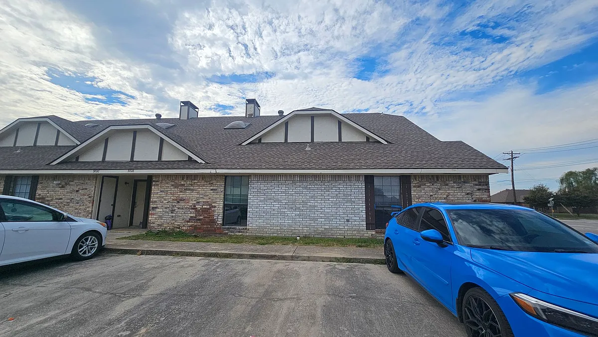 Building Photo - 3024 N Bell Ave