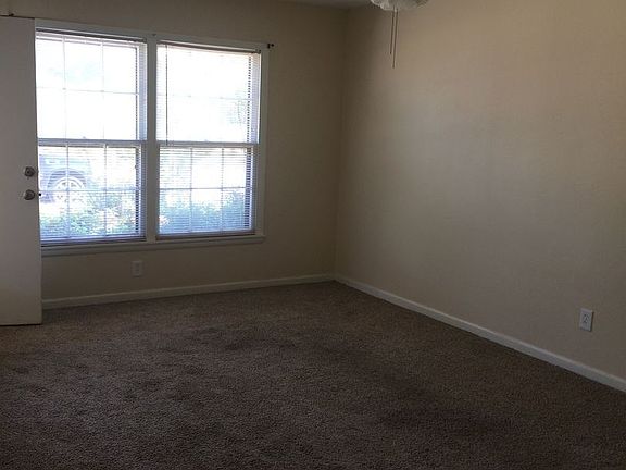 3rd image of 3101 Ivy Ln