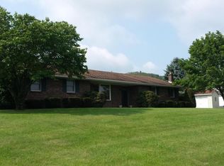 3 Medical Crossing Rd, Tamaqua, PA 18252