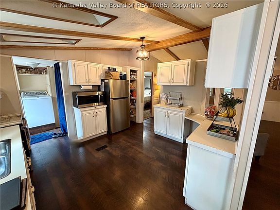 3rd image of 130 Blake Rd
