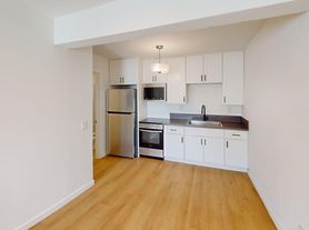 1641 S New Hampshire, 9