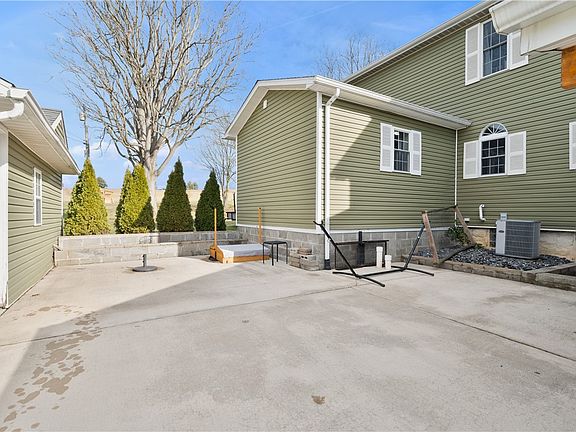 5th image of 34 Cherry Farm Ln