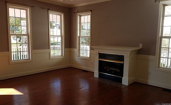 4th image of 2233 Charles Towne Ct