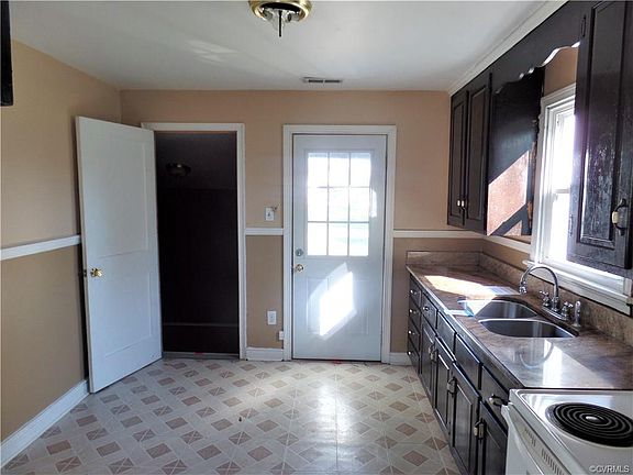 3rd image of 211 Marlin Dr