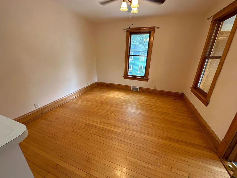 1202 Chandler St. — Photo 4