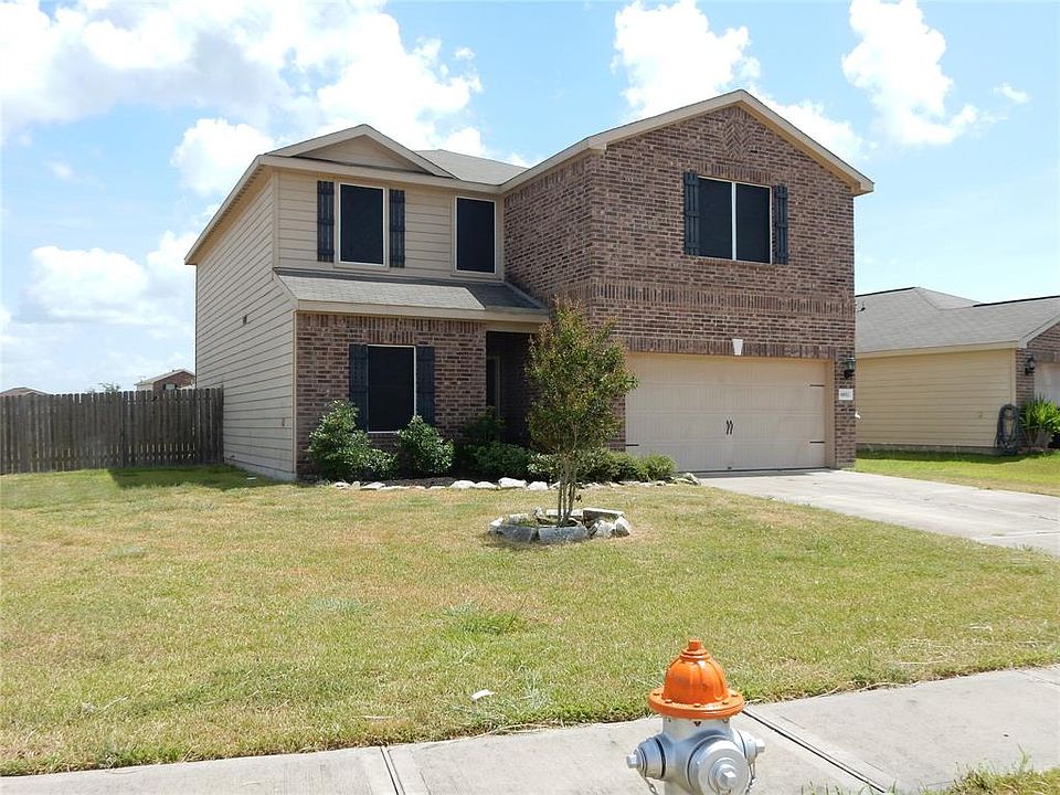 1st image of 6811 Clover Walk Ln