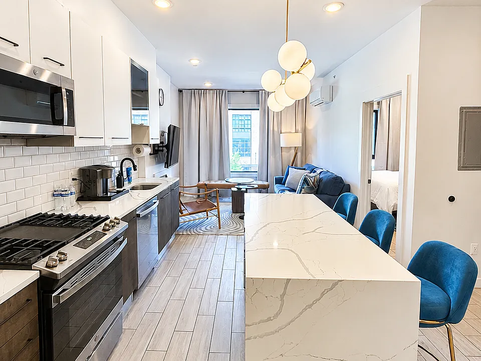 376 Broad St #3B