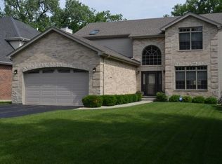 860 E Red Oak St, Addison, IL 60101